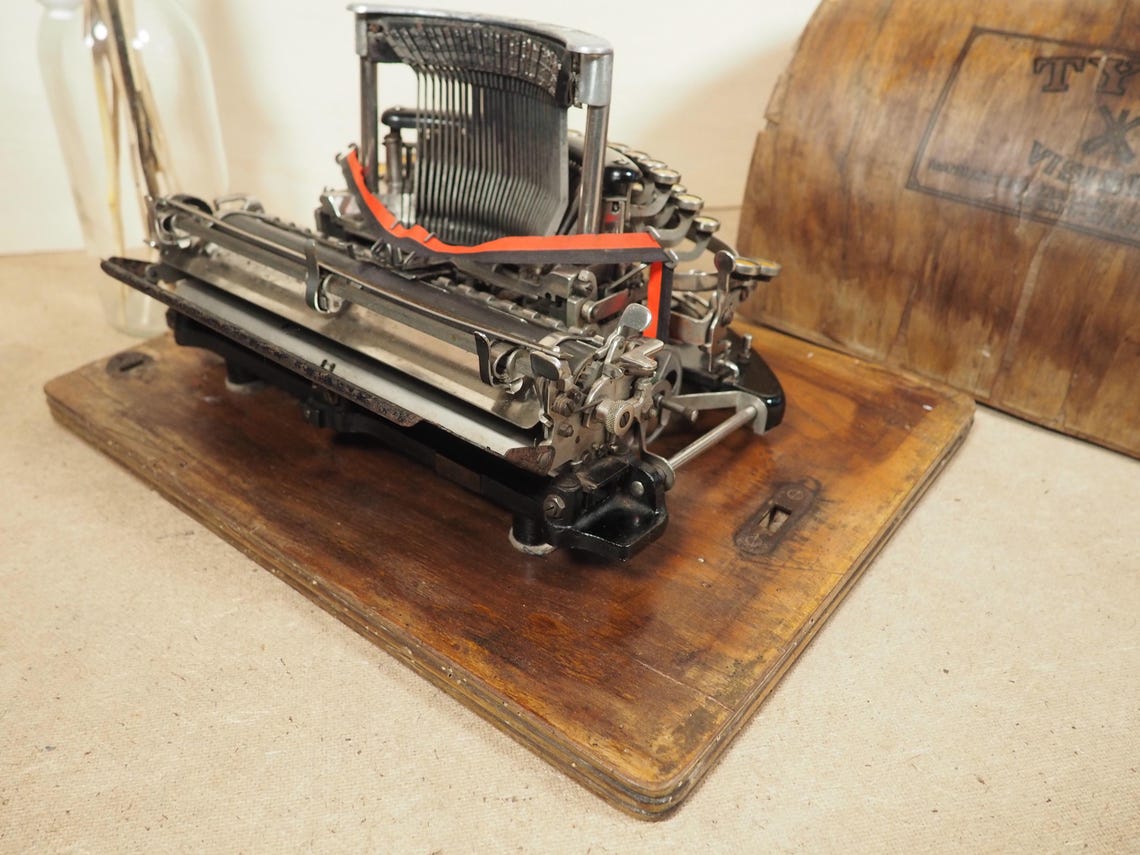 Typewriter Hammond 12 Ideal (1904) rare antique Hammond typewriter with base and case machine