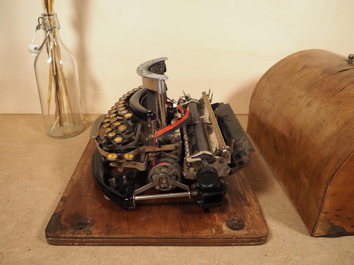 Typewriter Hammond 12 Ideal (1904) rare antique Hammond typewriter with base and case machine