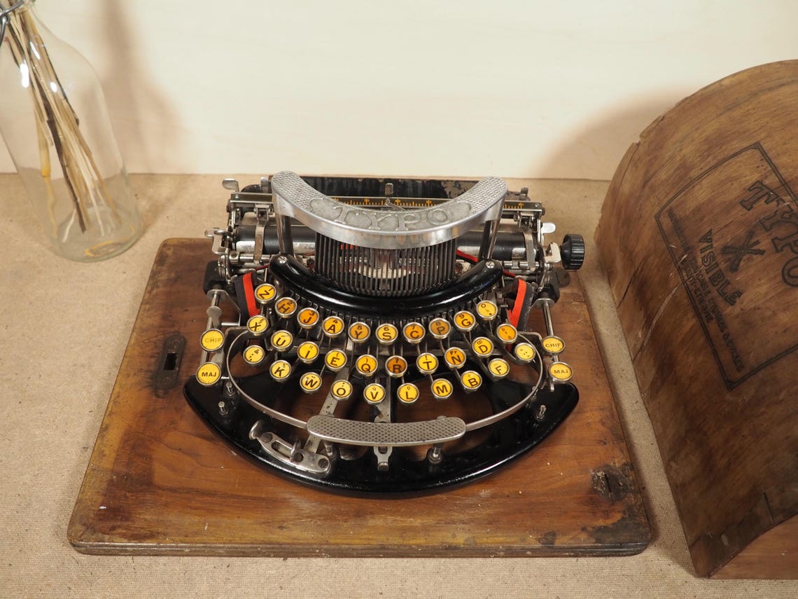 Typewriter Hammond 12 Ideal (1904) rare antique Hammond typewriter with base and case machine
