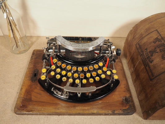 Typewriter Hammond 12 Ideal (1904) rare antique Hammond typewriter with base and case machine