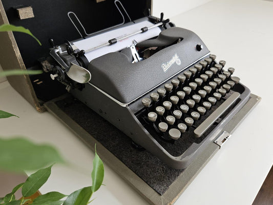Rheinmetall KST Typewriter, original gray color in Pristine condition. From the early 1950s. Collectible, Vintage. Unusual gift.