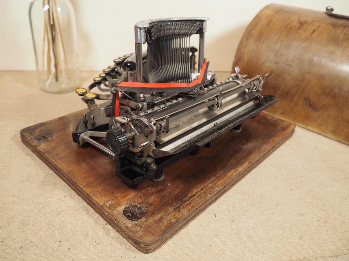 Typewriter Hammond 12 Ideal (1904) rare antique Hammond typewriter with base and case machine