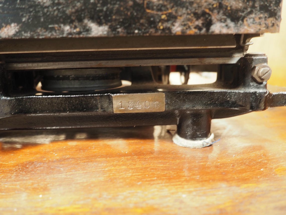 Typewriter Hammond 12 Ideal (1904) rare antique Hammond typewriter with base and case machine