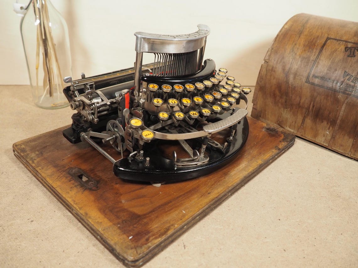 Typewriter Hammond 12 Ideal (1904) rare antique Hammond typewriter with base and case machine
