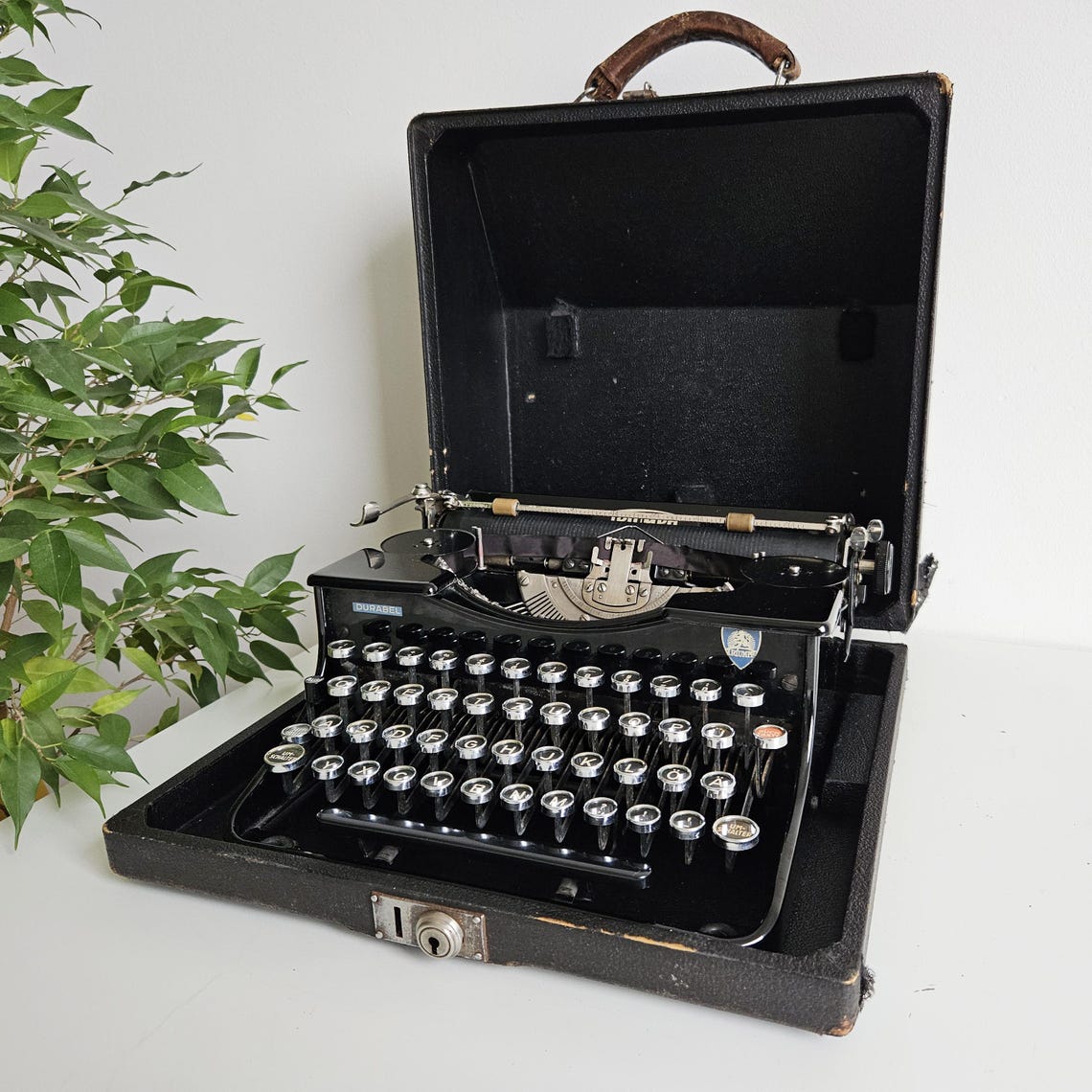 Rare, vintage TRIUMPH Durabel, typewriter from the 1930s, collectible. Good working condition. Unusual gift. Retro office decor