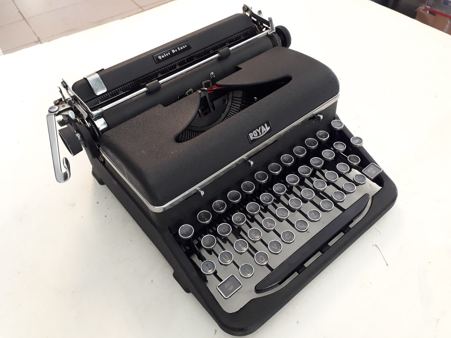 1940s American production, Royal Quiet de luxe typewriter, Metal Heavy Case Typewriter