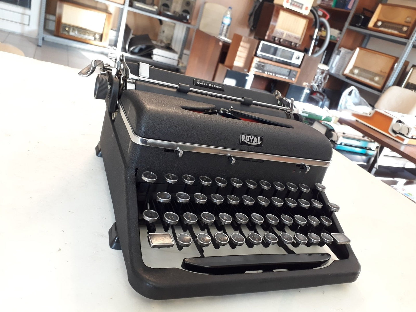 1940s American production, Royal Quiet de luxe typewriter, Metal Heavy Case Typewriter