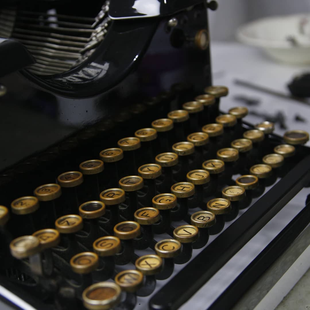 AMERICAN ROYAL-10 ANTIQUE TYPEWRITERS