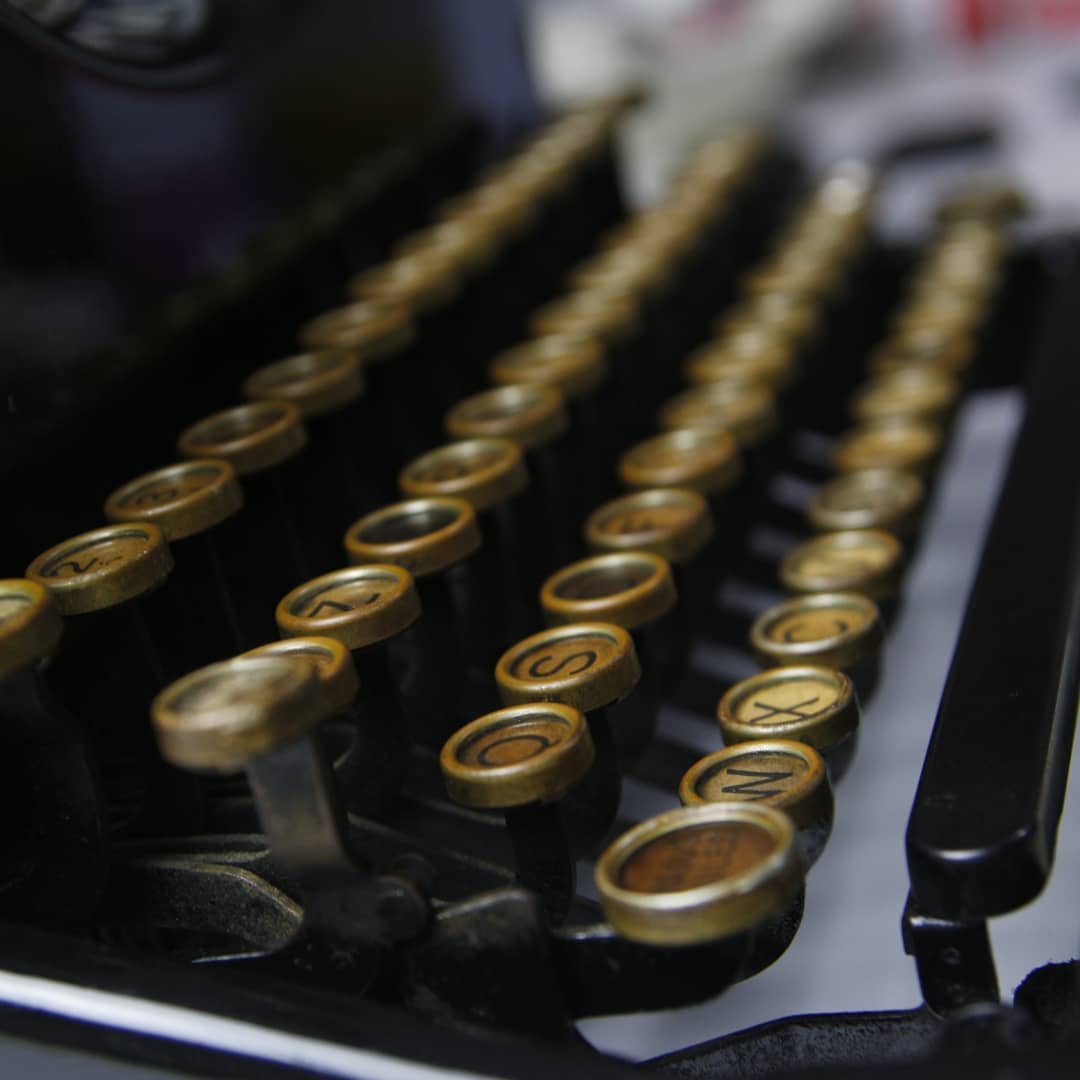 AMERICAN ROYAL-10 ANTIQUE TYPEWRITERS