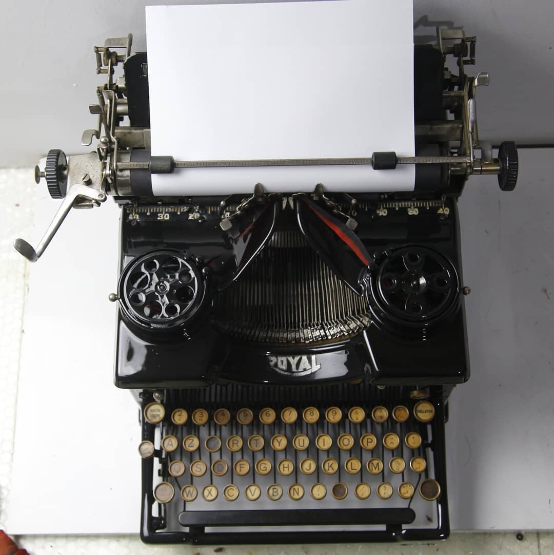 AMERICAN ROYAL-10 ANTIQUE TYPEWRITERS