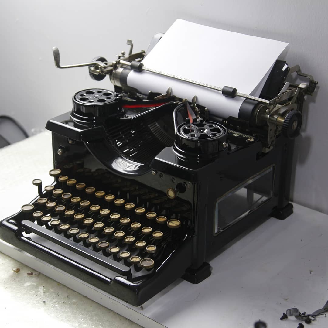 AMERICAN ROYAL-10 ANTIQUE TYPEWRITERS