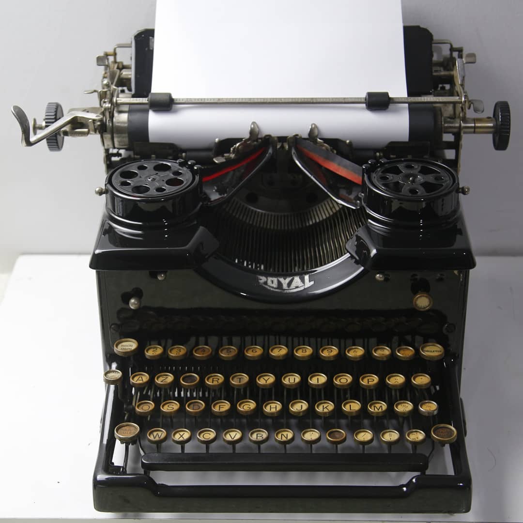 AMERICAN ROYAL-10 ANTIQUE TYPEWRITERS