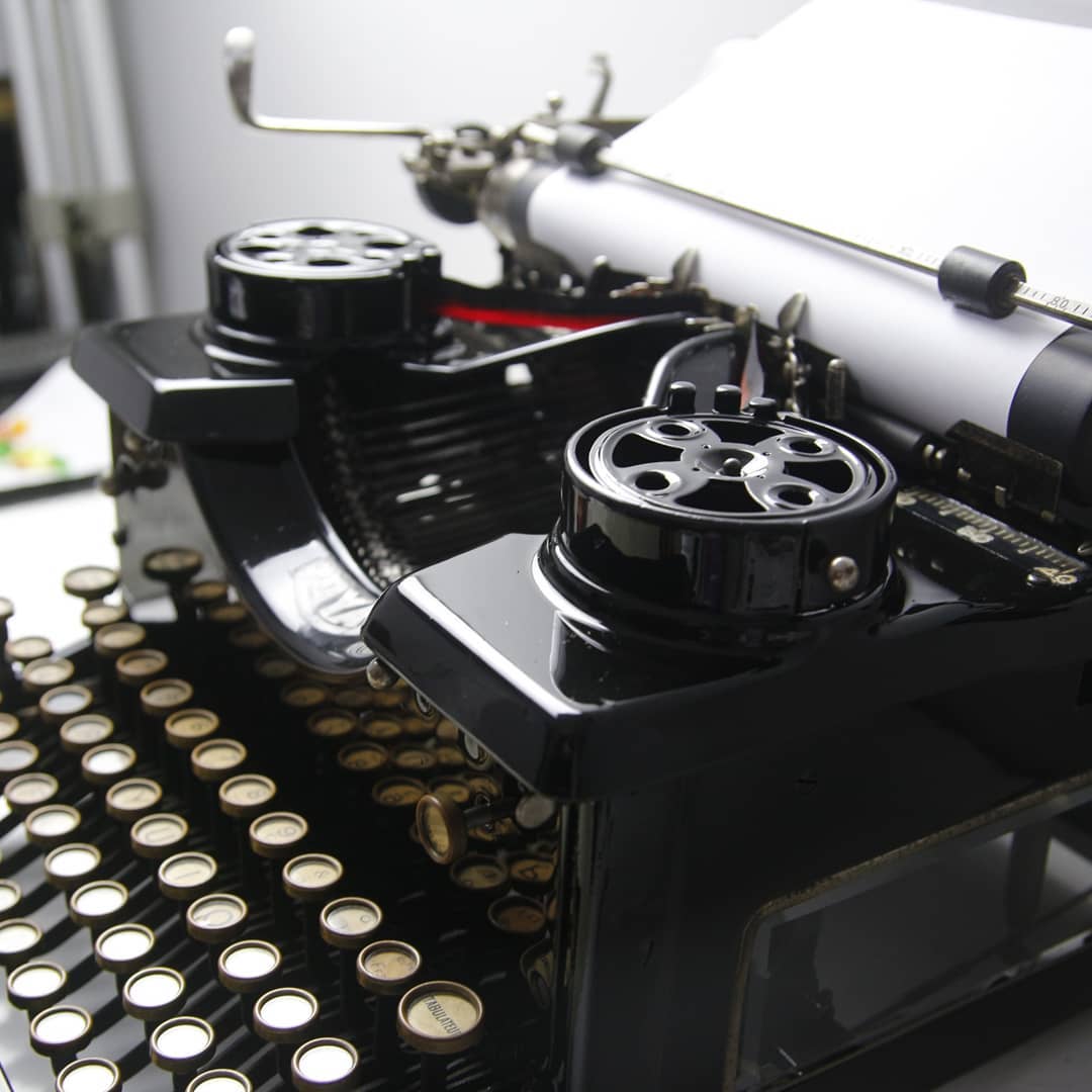 AMERICAN ROYAL-10 ANTIQUE TYPEWRITERS