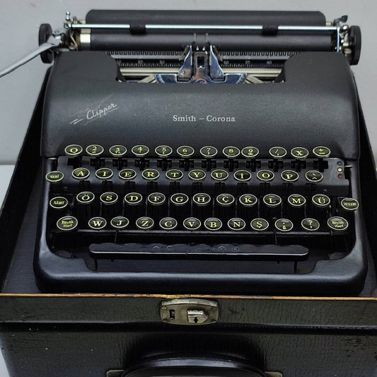 GLASS KEYBOARD SMITH CORONA CLIPPER ANTIQUE TYPEWRITER