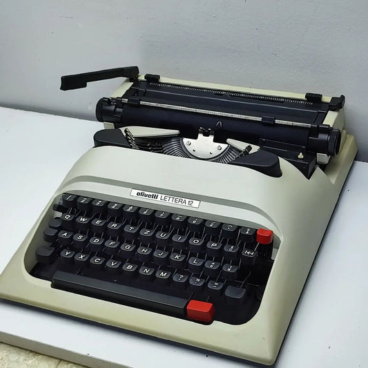 OLIVETTI LETTERA 12 ANTIQUE TYPEWRITER