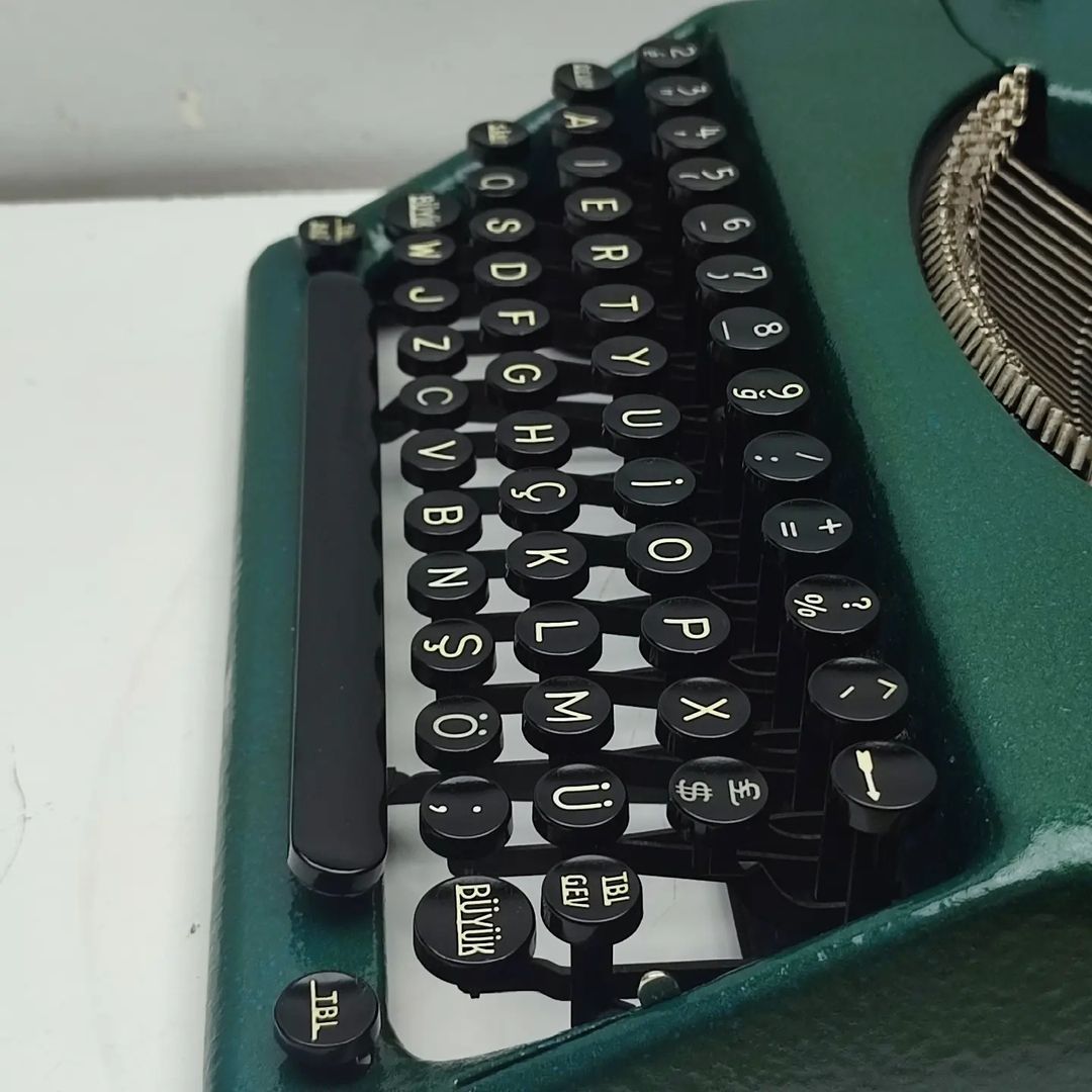 OPTIMA ANTIQUE TYPEWRITER