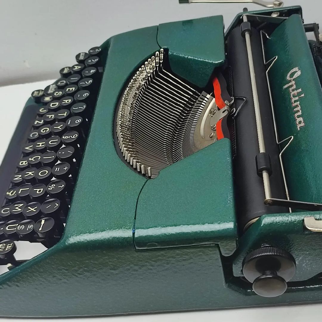 OPTIMA ANTIQUE TYPEWRITER