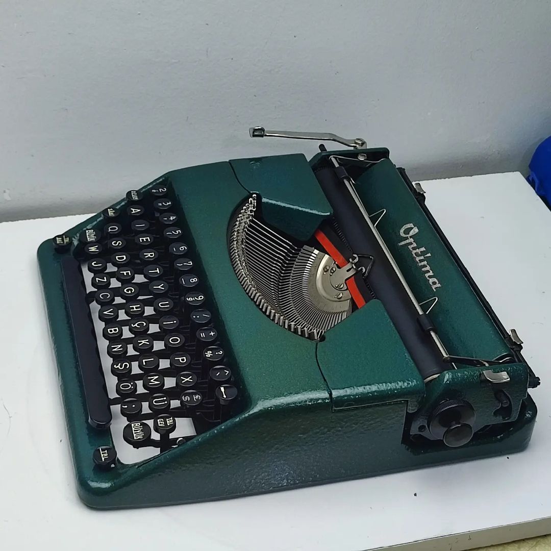 OPTIMA ANTIQUE TYPEWRITER