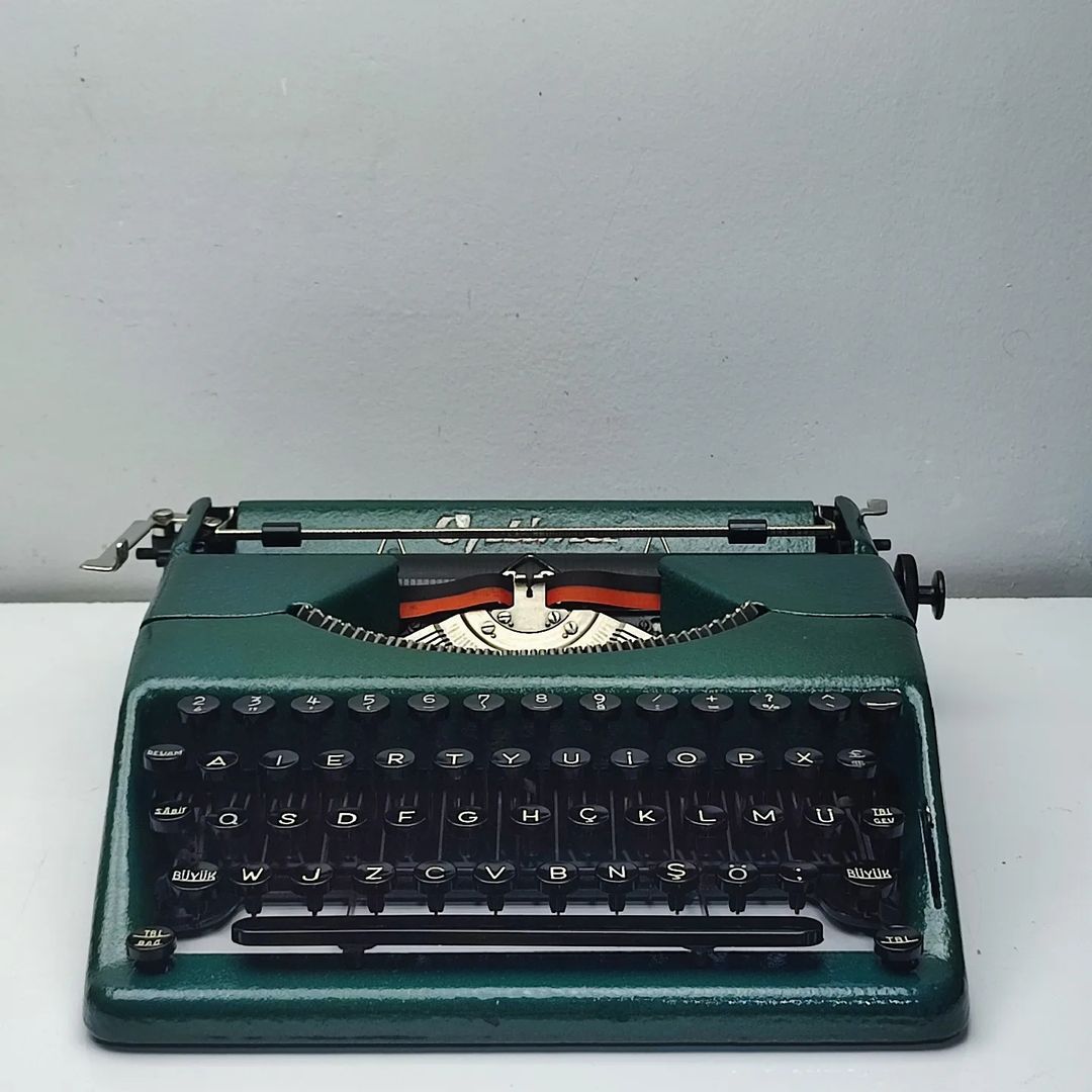 OPTIMA ANTIQUE TYPEWRITER