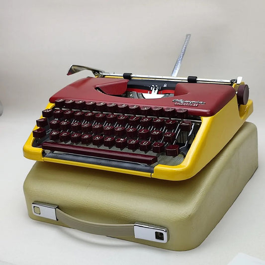 PORTABLE OLYMPIA SPLENDID 33 ANTIQUE TYPEWRITER