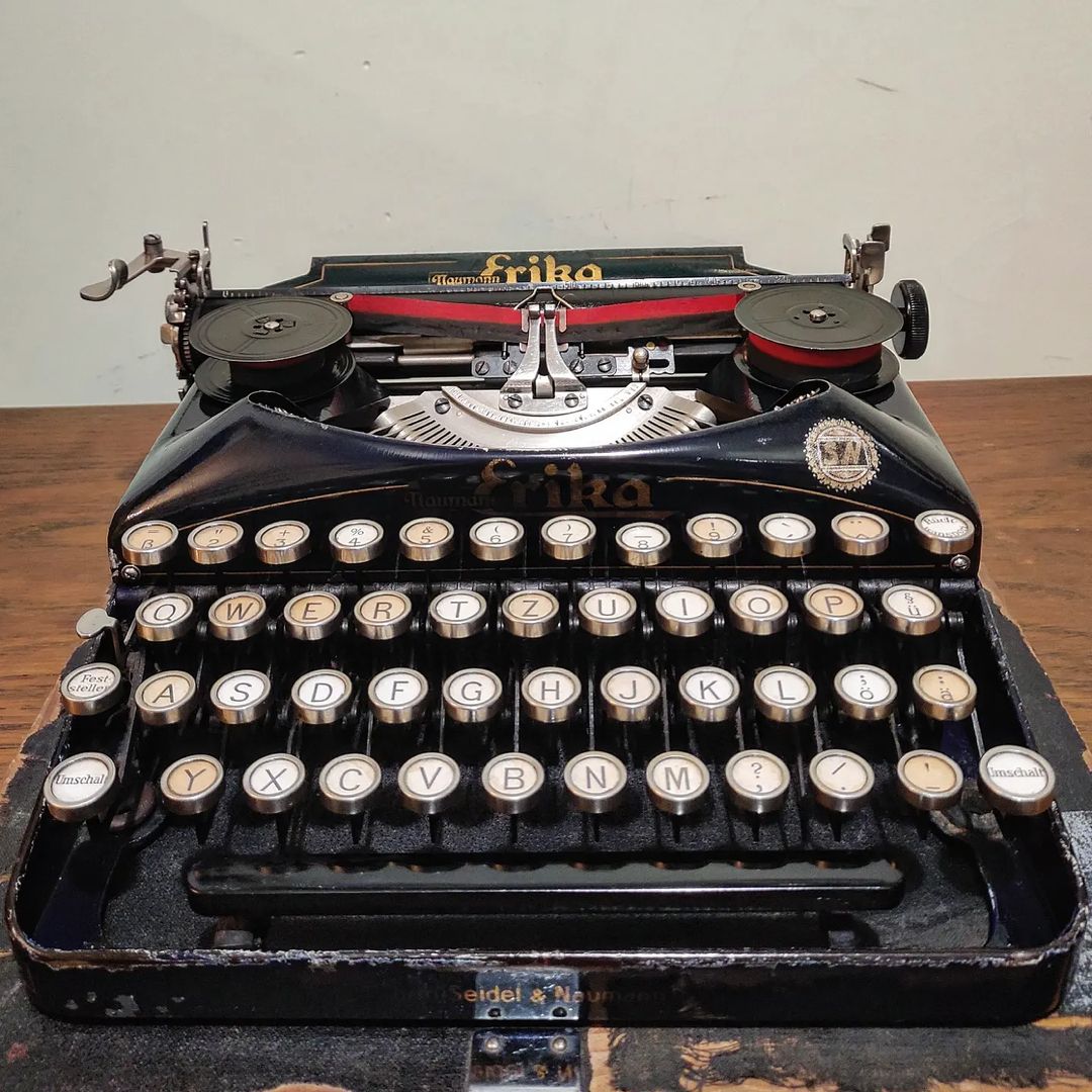 1920's Germany  Erika brand model 5 portable typewriter