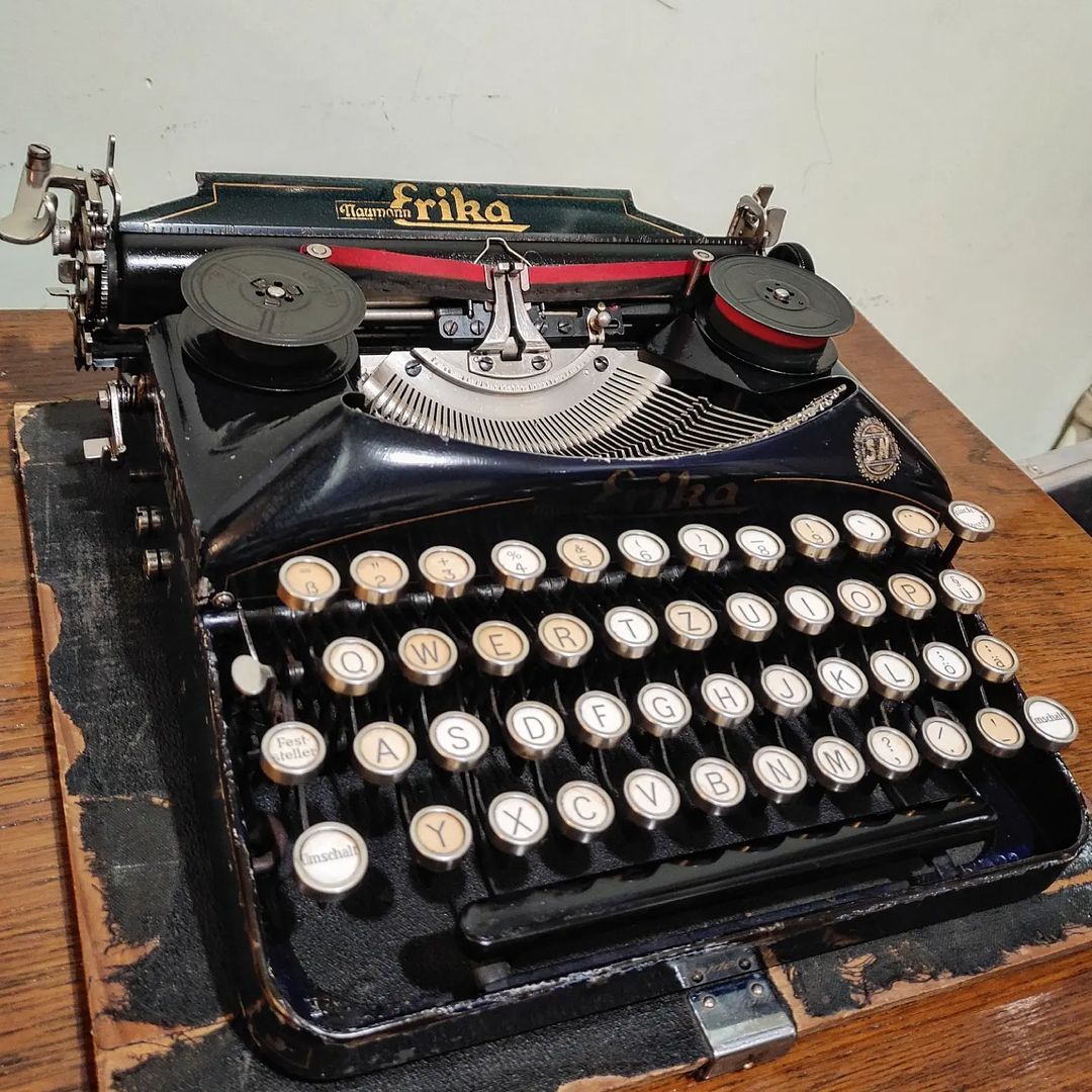1920's Germany  Erika brand model 5 portable typewriter