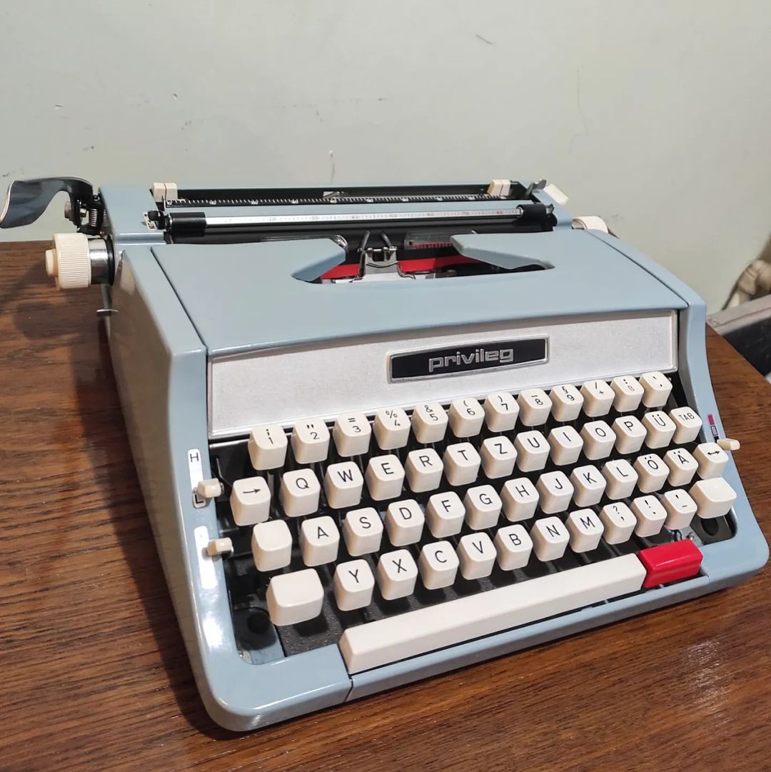 Privileg brand Jp1 model portable typewriter