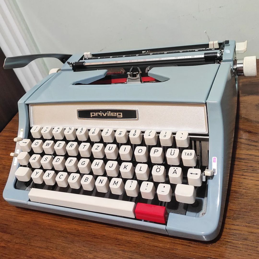 Privileg brand Jp1 model portable typewriter