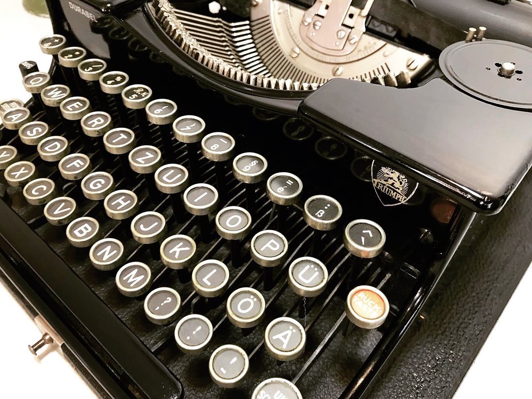 1928-37's Antique Collectible TRIUMPH Drabel Glass Key Office Typewriter
