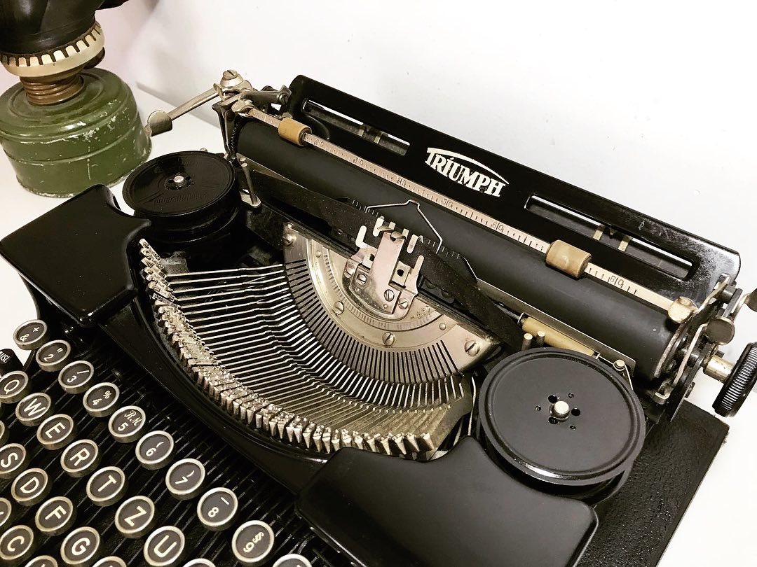 1928-37's Antique Collectible TRIUMPH Drabel Glass Key Office Typewriter