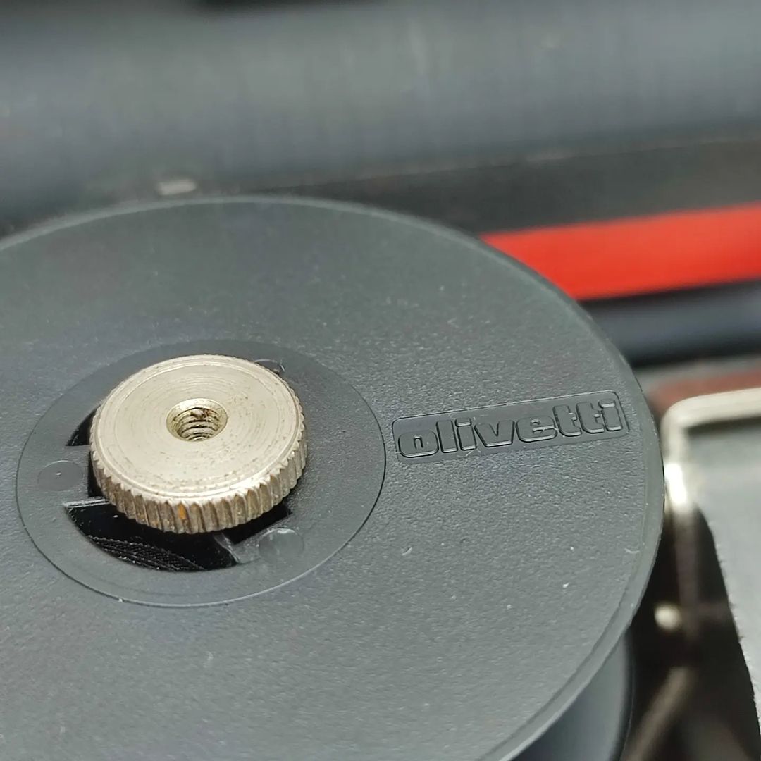 ITALIAN OLIVETTI LETTERA 35 ANTIQUE TYPEWRITER