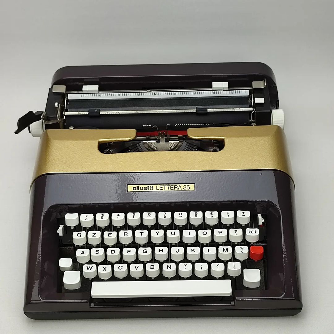 ITALIAN OLIVETTI LETTERA 35 ANTIQUE TYPEWRITER
