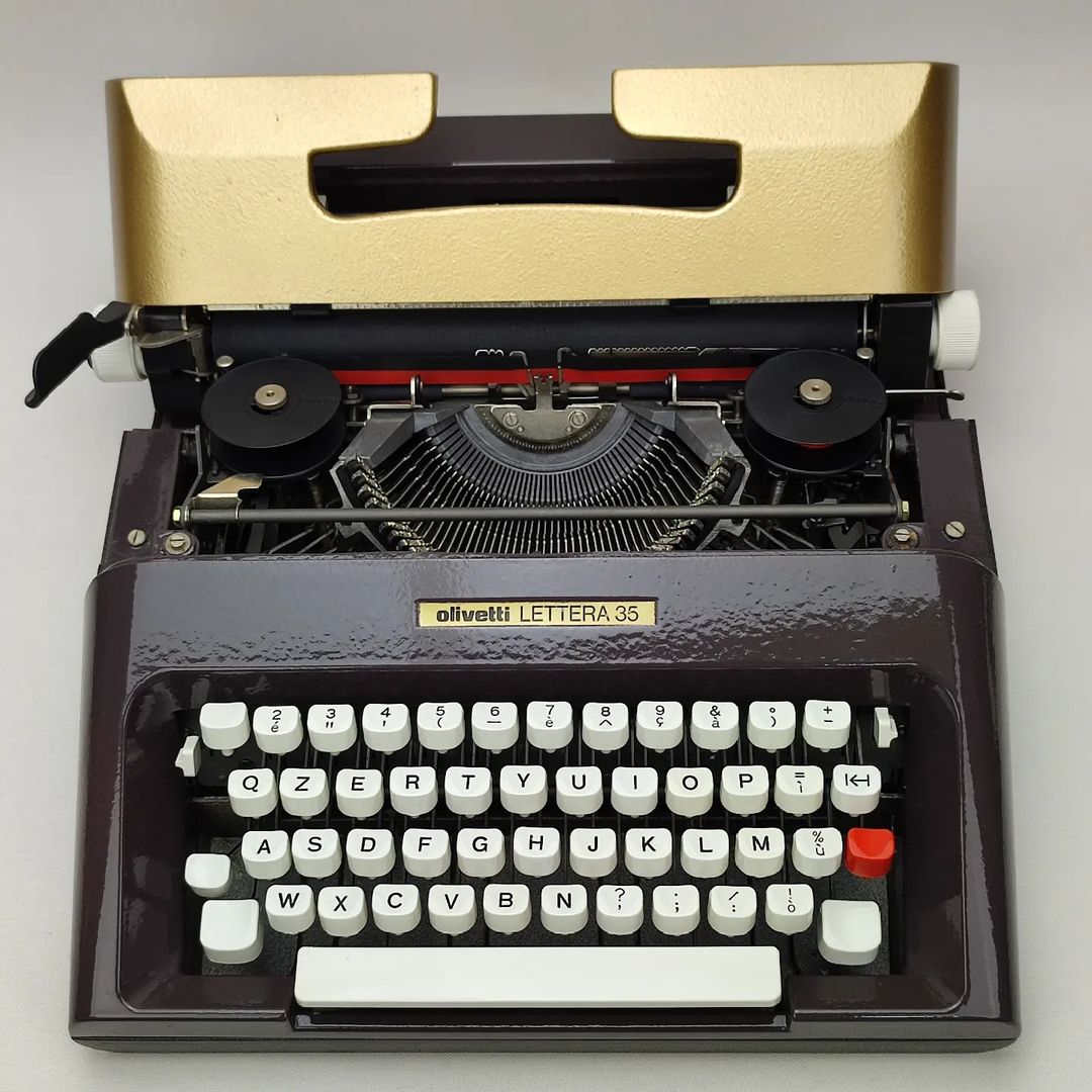 ITALIAN OLIVETTI LETTERA 35 ANTIQUE TYPEWRITER