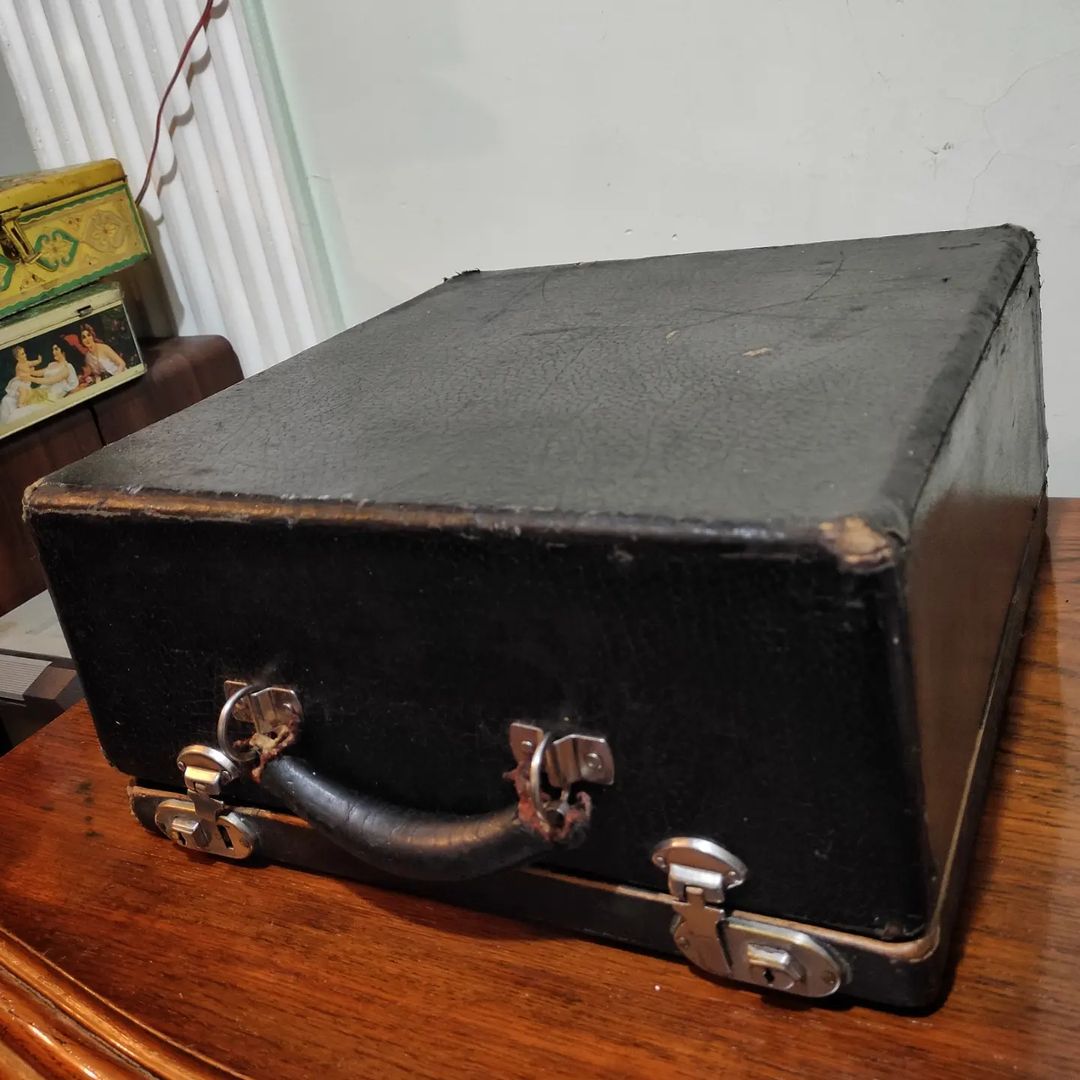 Remington brand Streamliner 5 model portable typewriter