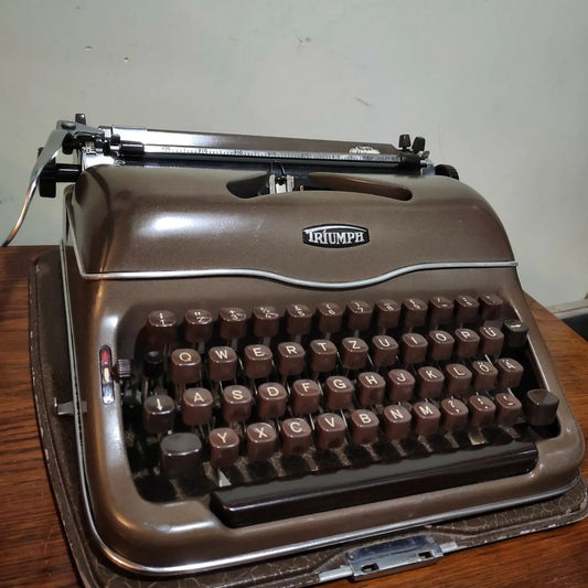 Triumph brand Norm model portable typewriter Brown color