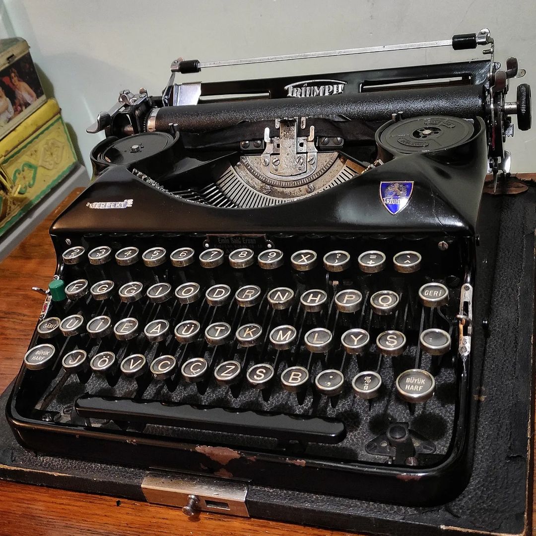 Triumph brand Perfekt model portable typewriter