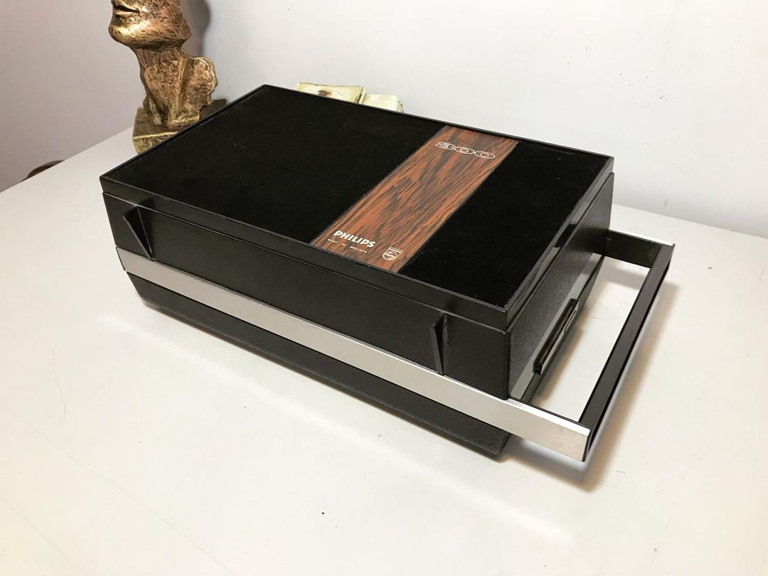 1970's Antique Philips GF300 Battery/Electric Record Player
