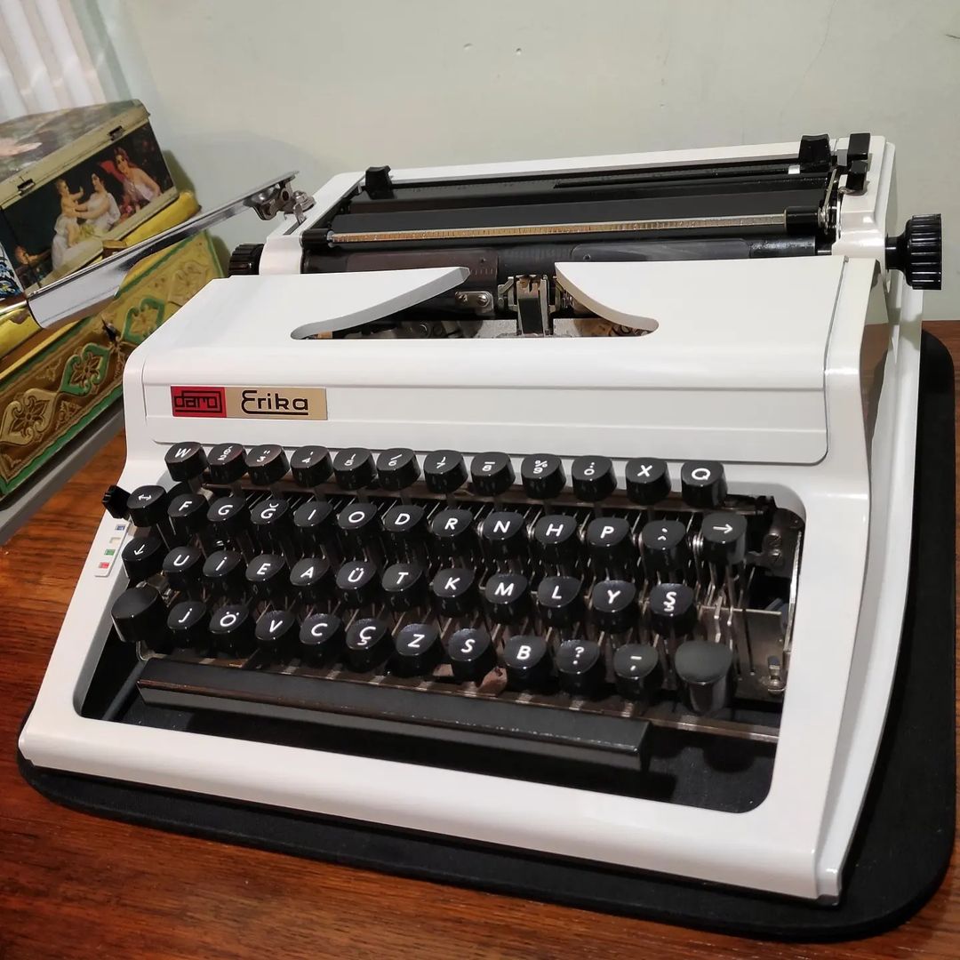 1970's Germany  Erika brand 105 model portable Typewriter  collectible