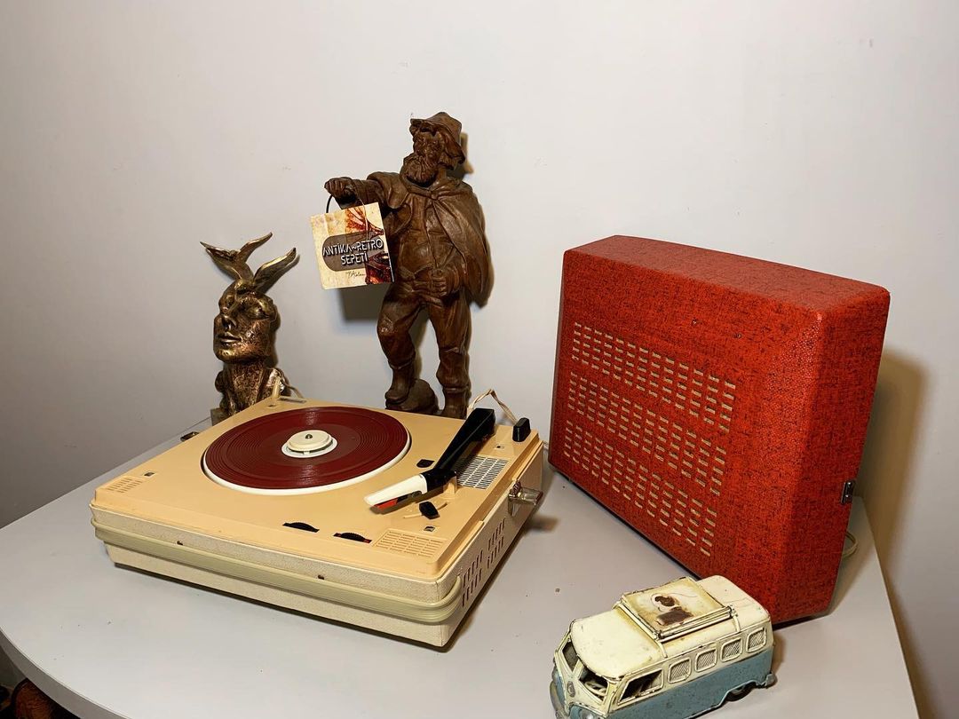 Antique Philips Bag From The 1960's TurnTable