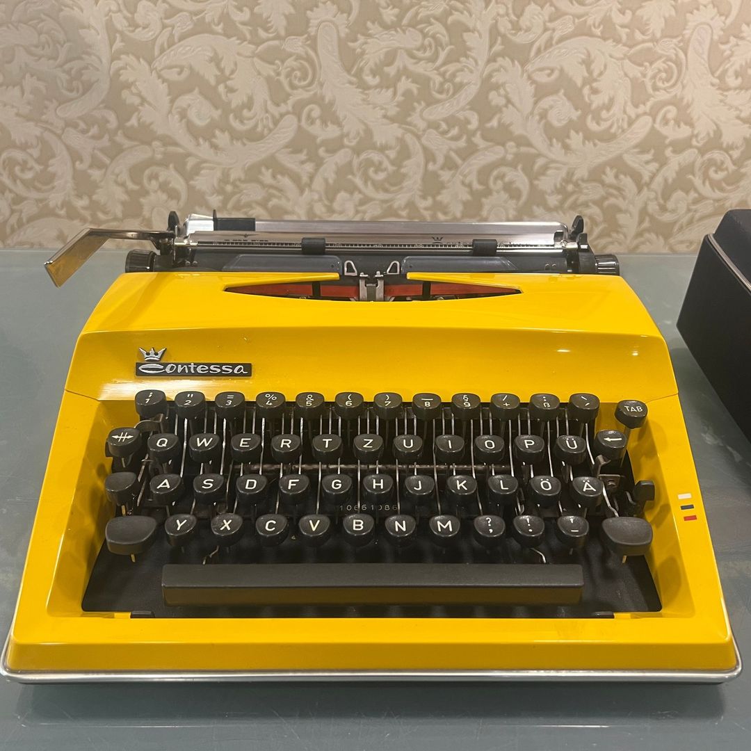 ADLER CONTESSA Q KEYBOARD TYPING