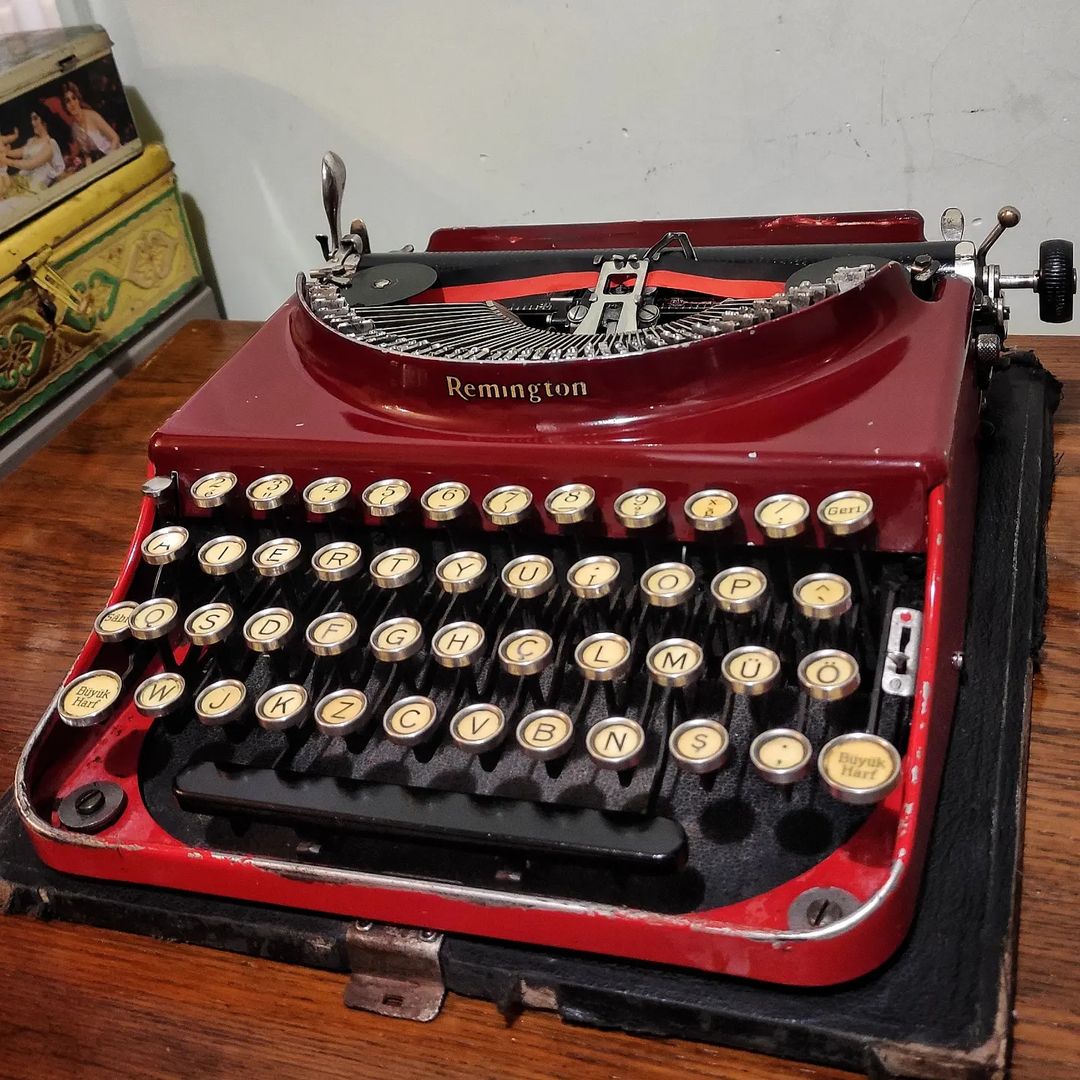 1920's USA Remington Brand 3 Model Portable Typewriter  Rare Red Color