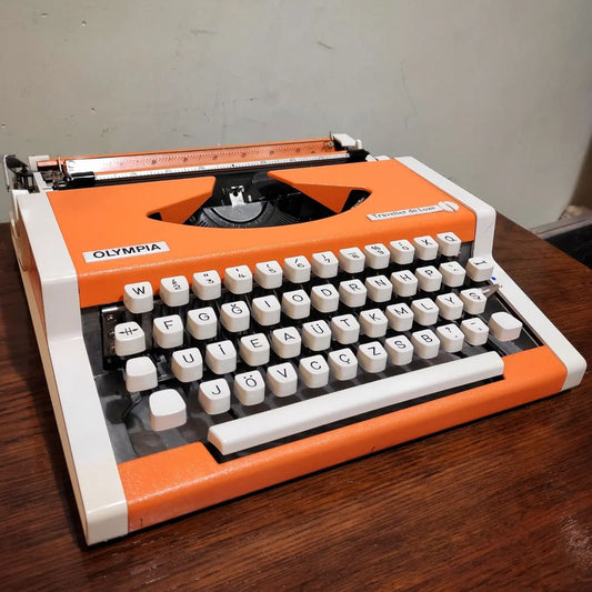 Olympia brand Traveller De Luxe model portable popart typewriter