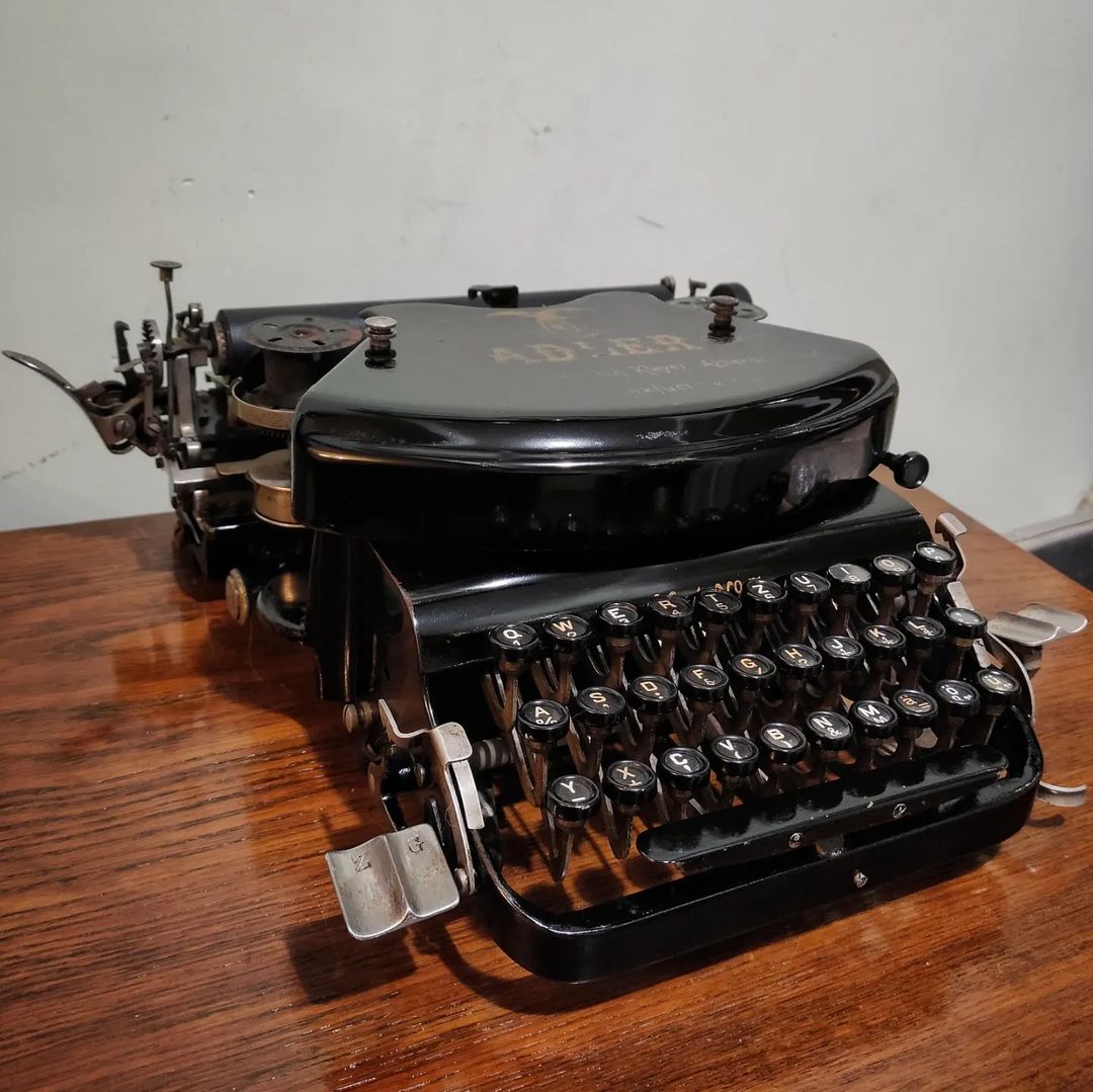 1916 Germany  "Italic Font" Adler brand No. 7 model portable typewriter