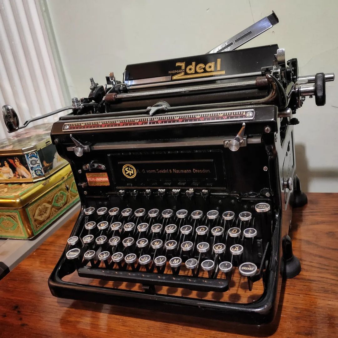 1930's Germany 3. Reich period  Ideal brand DZ33 model office typewriter