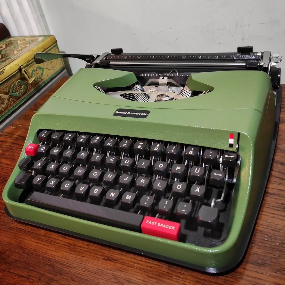1970's Germany  Brillant brand Comfort 250 model portable typewriter