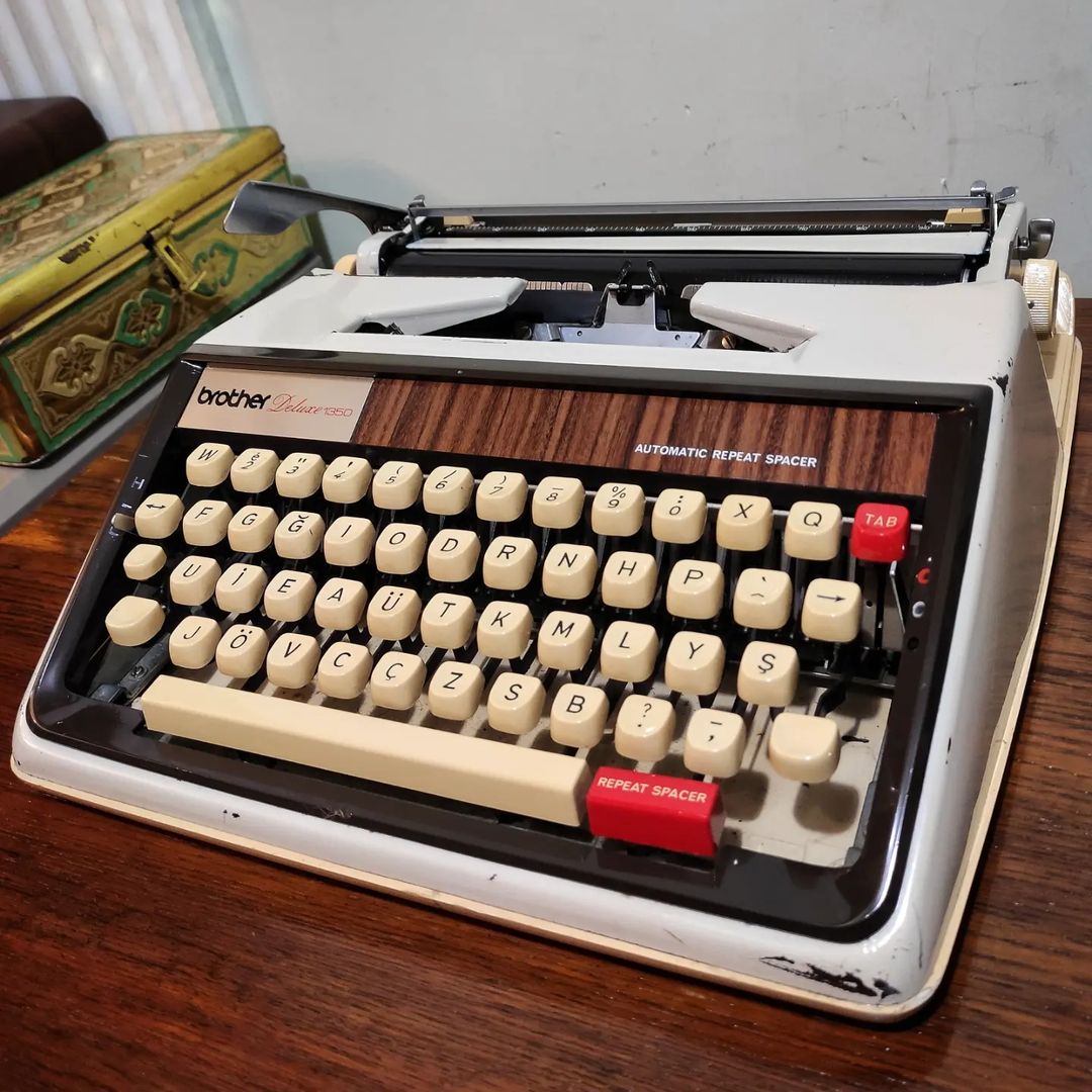 1960's Japan  Brother brand Deluxe 1350 model portable typewriter
