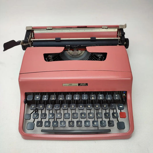 Olivetti Lettera 32 Typewriter -Pink Color Typewriter
