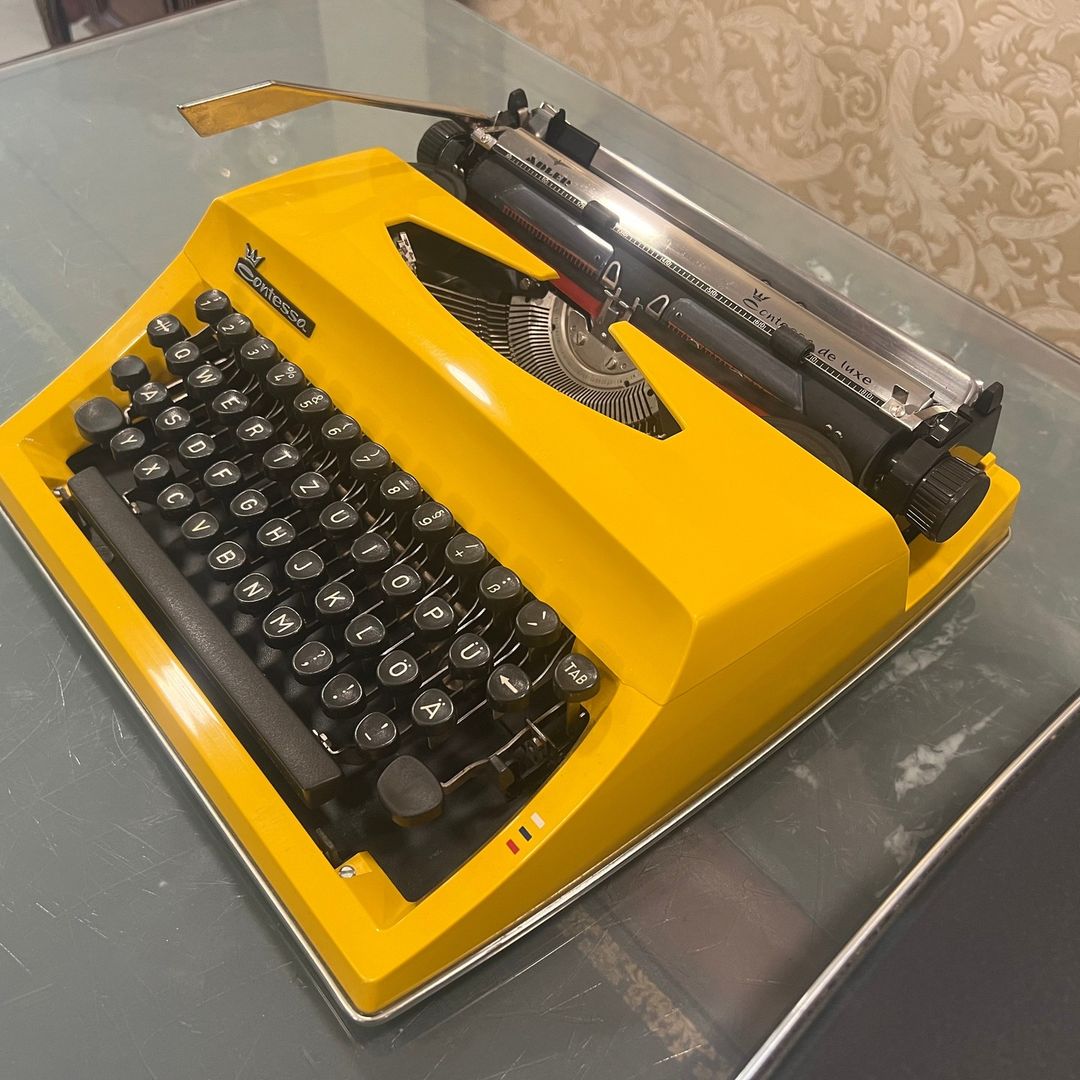 ADLER CONTESSA Q KEYBOARD TYPING