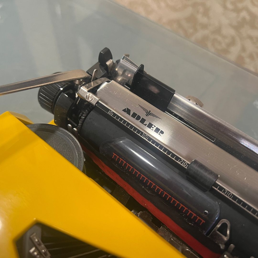ADLER CONTESSA Q KEYBOARD TYPING