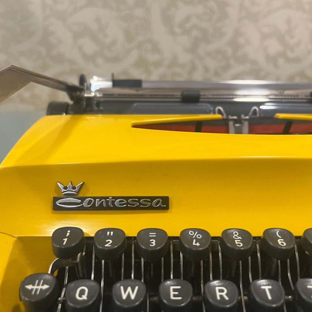ADLER CONTESSA Q KEYBOARD TYPING